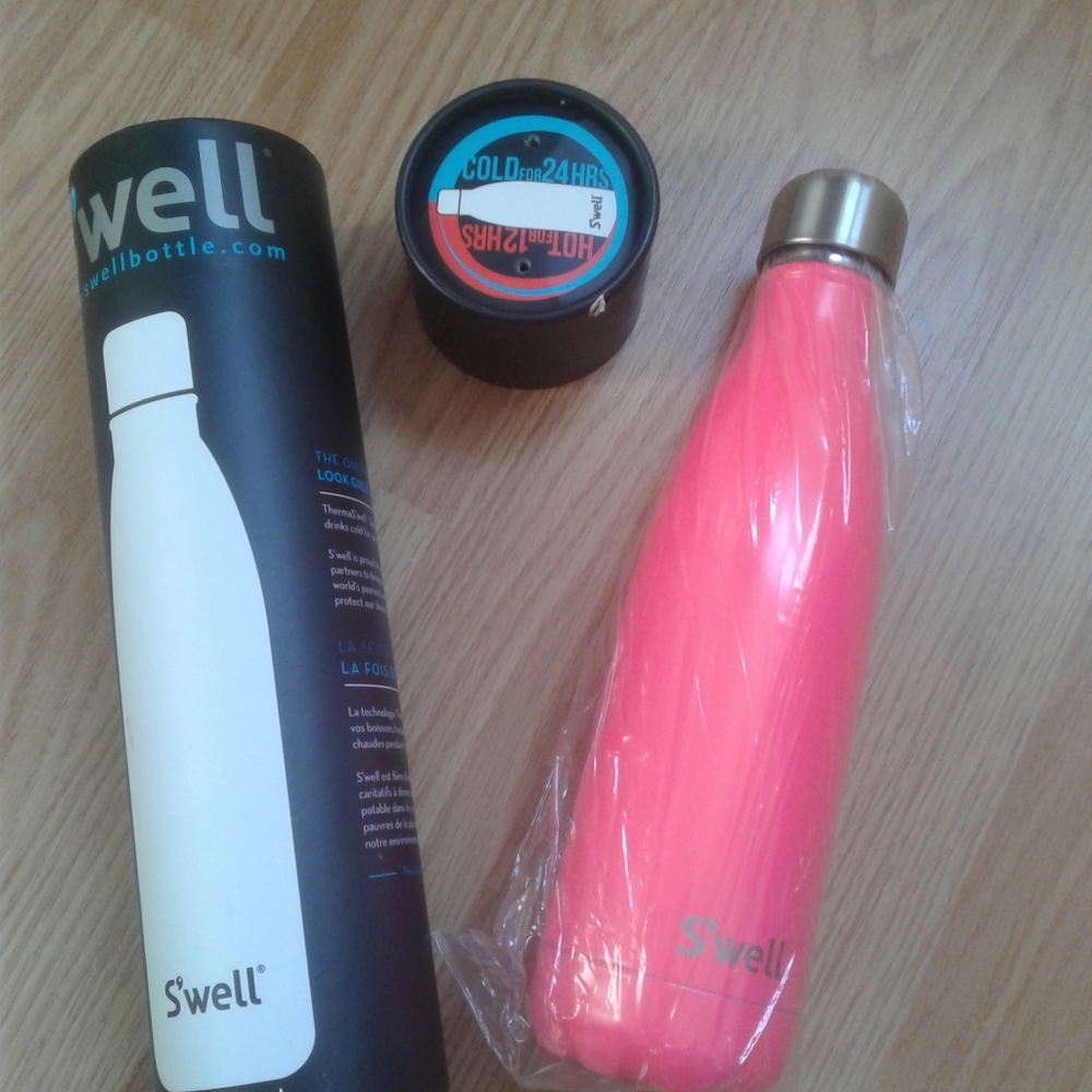 Swell water bottle (NWT) breast cancer pink ribbon